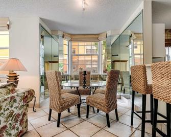Wonderful 3 Bedroom Condo in the Heart of Aventura - Aventura - Comedor