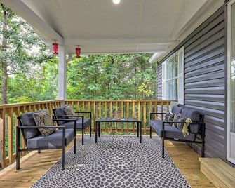 Hidden, Modern Cozy Cottage, Fire Pit, & Grill - Lakemont - Balcony