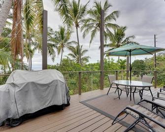 Breezy Kailua-Kona Bungalow with Lanai and Ocean View! - Kailua-Kona - Patio