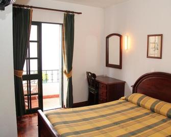 Residencial Santo António - Santa Cruz - Habitación