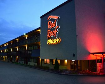 Red Roof Inn Plus+ Pittsburgh East - Monroeville - Monroeville - Будівля