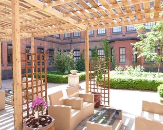 Fownes Hotel - וורצ'סטר - פטיו