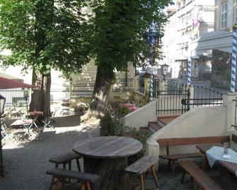 Vacation apartment Altstadthotel Schex - Altötting - Innenhof