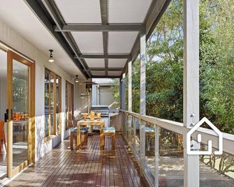 Lookout & Sea - Beachfront Bliss in McCrae - مكري - شرفة