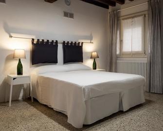 Borgodieci - Quattro Castella - Bedroom