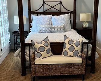 Luxurious Family Coastal Cottage With Pool And A 2 Minute Stroll To The Beach! - Sea Island - Bedroom