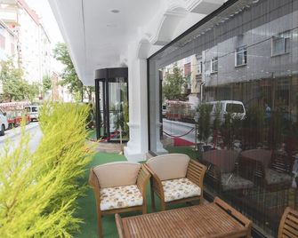 Royal Inci Airport Hotel - Istanbul - Patio