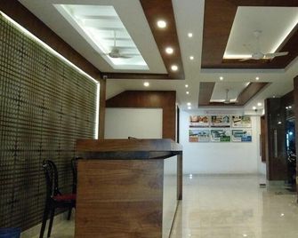 Sahari Hotel - Muvattupuzha - Front desk