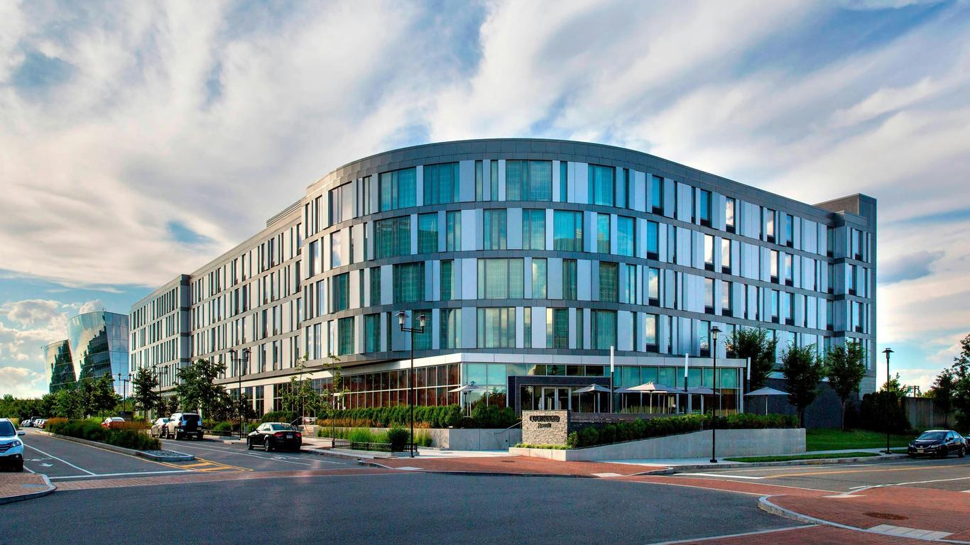 Courtyard by Marriott Philadelphia South at The Navy Yard
