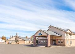 Days Inn & Conference Center by Wyndham Ellensburg - Ellensburg - Gebouw