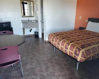 High Desert Inn - Hesperia - Bedroom