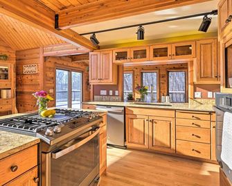 Lodge w/ Indoor Pool, Along Devil's Lake Park - Merrimac - Cocina