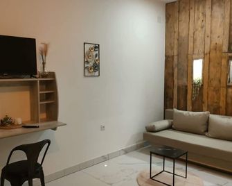 A 2 pas des Étangs, Calme et Spacieux Bienvenue a Peyriac de mer - Peyriac-de-Mer - Living room