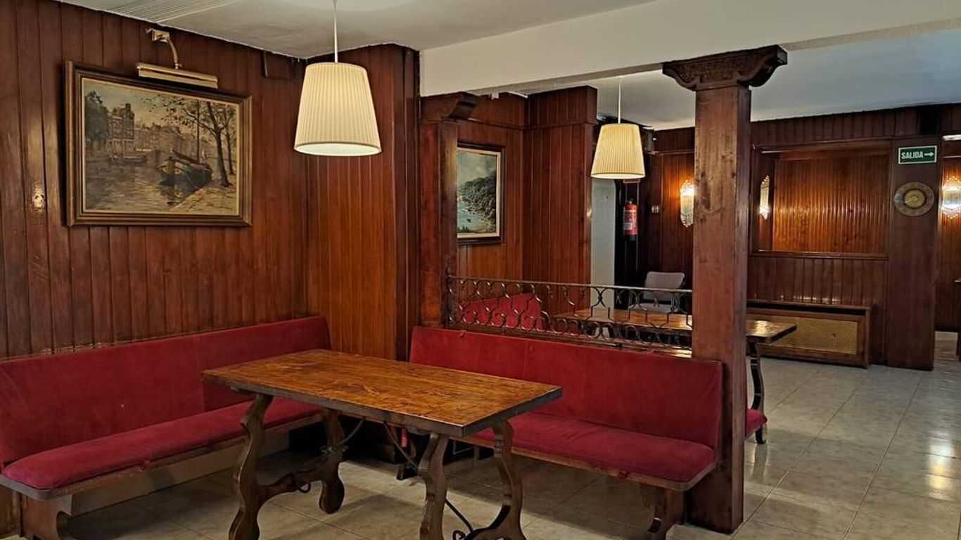 Vintage Hotel Mercedes