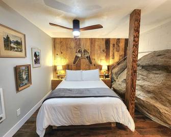 Bear Cave- Pet Friendly Suite In Shaver Lake - Shaver Lake - Habitación