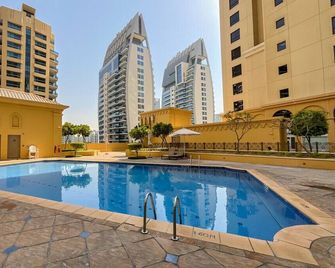 Urban Panda Hostel Jbr Dubai - Dubai - Pool