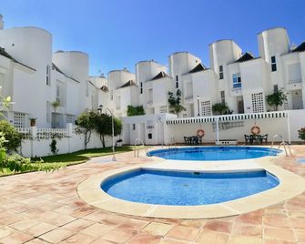 SUPER CHOLLO !! Nice and cozy apartment very close to the beach.br - Almuñécar - Pool
