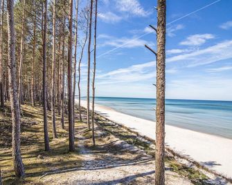 Gorgeous Apartment In Lubiatowo - Lubiatowo - Playa