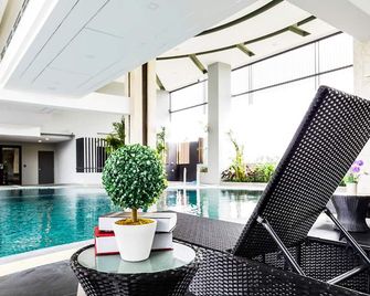Green Point Residence Hotel - Mueang Nonthaburi - Pool