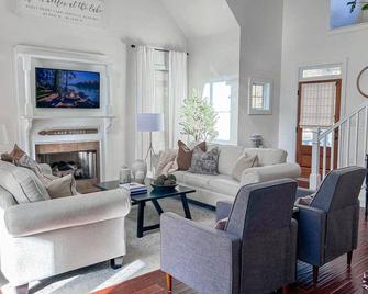 Cozy Lake refuge to relax and restore! - Ashville - Living room