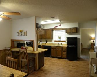Country Haven has 3 bedrooms and 2 baths. A kitchen, living room and dining. - Hobbs - Kitchen