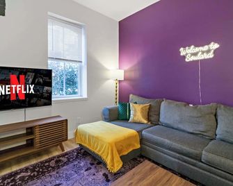 Spacious 8br-4ba Group Hq Patio&games Soulard - Southhampton - Sala de estar