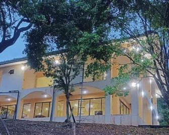 Casa Almendras - Fun, Nature and Relaxation for the Whole Family - Cañas - Edificio