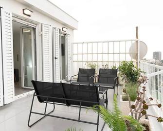 Phaedrus Living: Penthouse Kifisias - Athens - Balcony