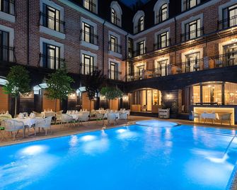 أوسكار بوتيك هوتل - تاشكينت - حوض السباحة