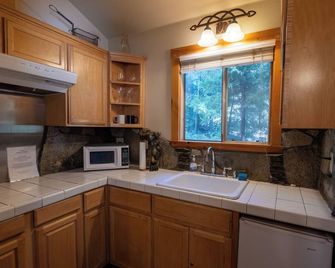 Shaver Lake Village Hotel - Shaver Lake - Cocina