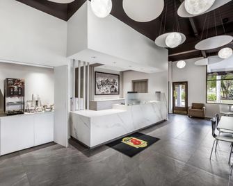 Super 8 by Wyndham Riviera Beach West Palm Beach - Riviera Beach - Salónek