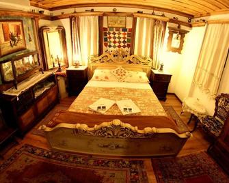 Homeros Pension & Guesthouse - סלקוק - חדר שינה