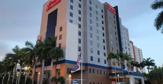 Hampton Inn & Suites - Miami-Airport South/Blue Lagoon - מיאמי