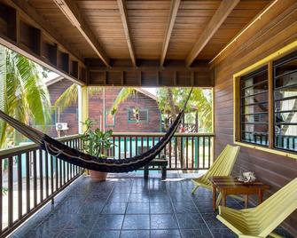 Driftwood Gardens Guesthouse - Placencia - Balcone