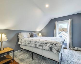 18 Mi to Skiing: Colorful Home in Springfield! - Springfield - Bedroom