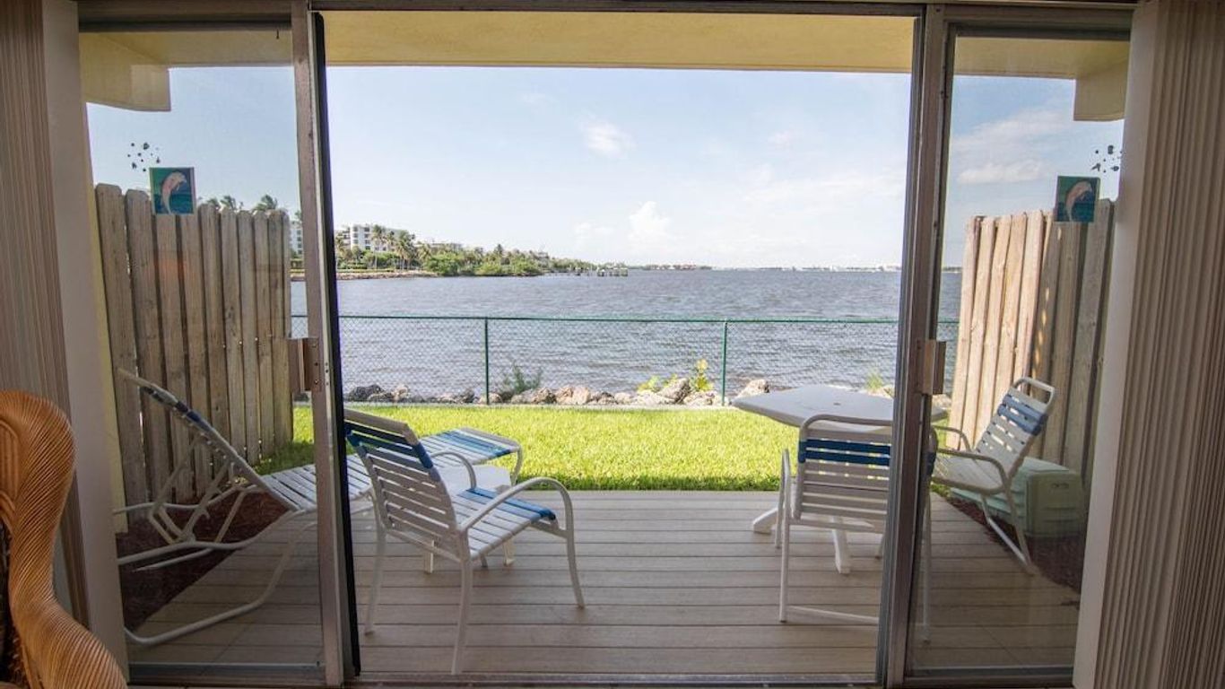 Palm Beach Waterfront Suites