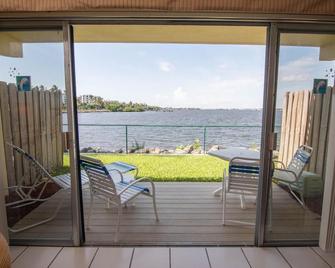 Palm Beach Waterfront Suites - Lake Worth - Balkon