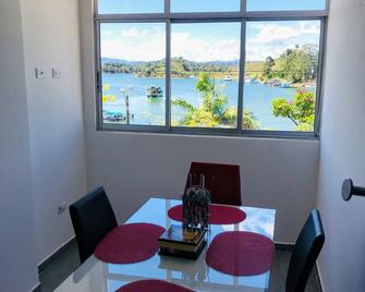 Aptos vista al Embalse, frente al lago, Restaurantes, Bares - Guatapé - Dining room