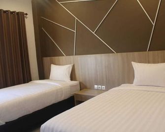 Grand Kuta Hotel Lombok - Pool - 43 Inch Google Tv - Strong 60mbps Wifi - New Enhanced Management - Kuta - Bedroom