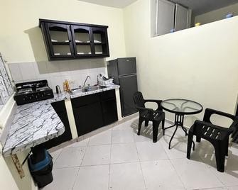 Kitchenette 5 minute walk from Sosua Beach! - Sosúa - Cocina