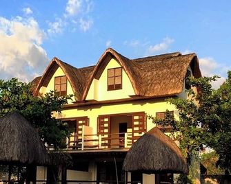 Maritoni Bali Suites and Villas - Bauang - Building