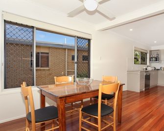 Oloway 40 - Alexandra Headland - Comedor