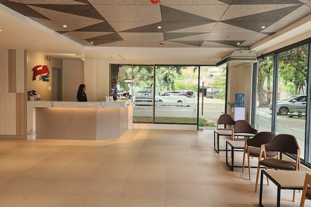 Travelite Express Hotel La Union - San Fernando - Reception