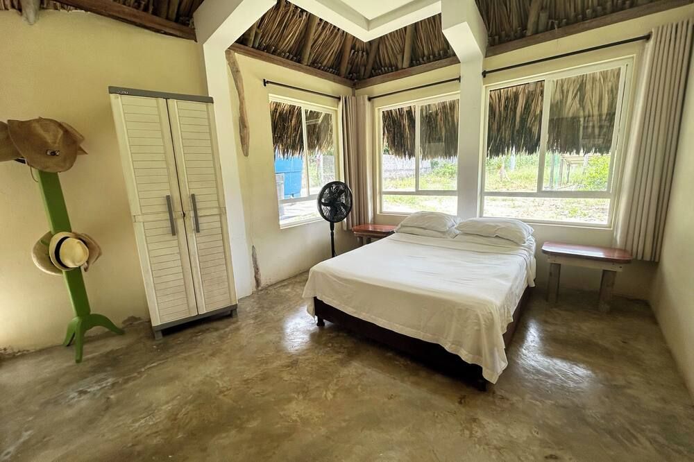 Enjoy a pleasant Island stay in La Felicida, a cozy beach front rustic cabin - Cartagena - Bedroom
