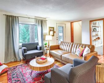 Pet-Friendly Pequot Lakes Vacation Rental Cabin! - Pequot Lakes - Sala de estar