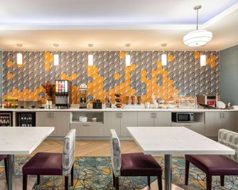 La Quinta Inn & Suites by Wyndham San Antonio N Stone Oak - San Antonio - Bar