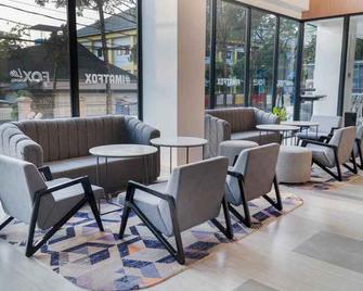 Fox Lite Hotel Samarinda - Samarinda - Area lounge