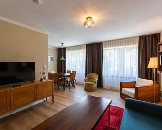Luis City Apartments Regensburg - Regensburg - Living room