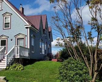 Amazing ocean view/ private road/close to bayswater beach. - Queensland - Building