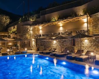 Paramithenio Village Beach Resort & Spa - Agioi Apostoloi - Piscine